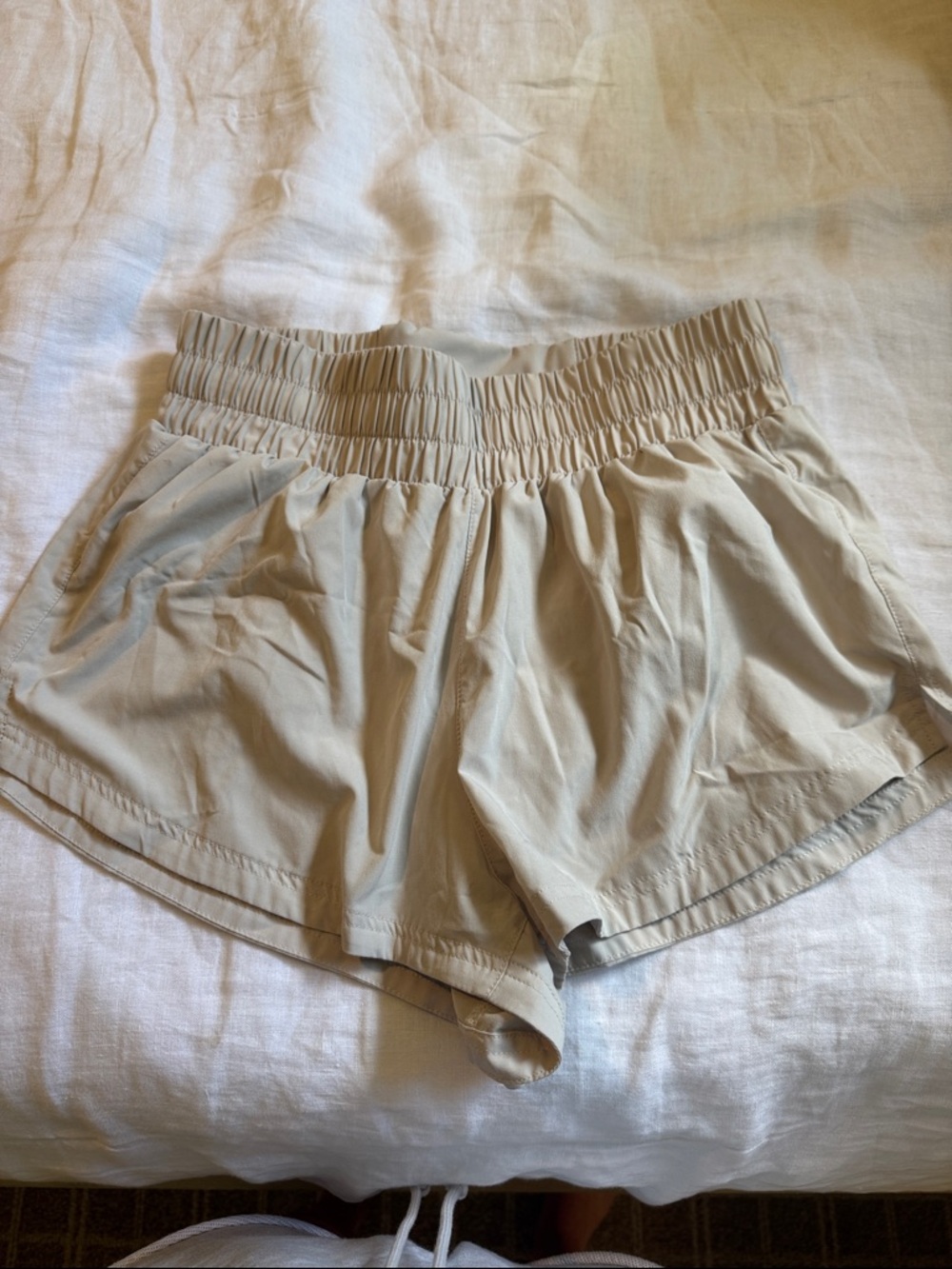 Varley Kallin 1.5” Light Beige Elastic-Waist Athletic Shorts